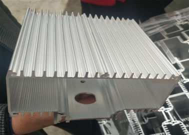Verdrängungs-Kühlkörper-Heizkörper-Aluminium-Ersatzteile mit besonders angefertigt gemacht