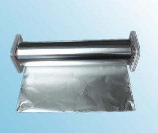 Eine heller Seitenhaushalts-Aluminiumfolie für Nahrungsmittelverpackung O 1145 12mic x 450mm