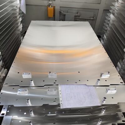 Qualität Benutzerdefinierte EV-Batterie Flüssigkeit Kühlplatte Progressive Stamping CAB Vakuum Brazing Aluminium Kühlschachtel mit PU Schaum Isolierung Fabrik